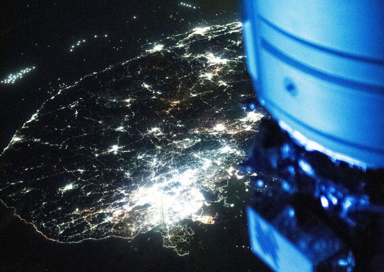 אורות העיר שנראו ליד הים הצהוב (צילום: נאס"א)